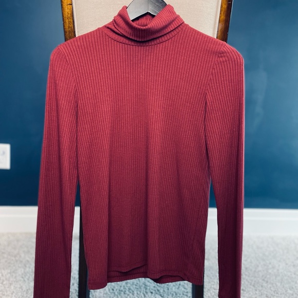 J Crew Lightweight Ribbed Turtleneck, Maroon, Size Small - Picture 3 of 3